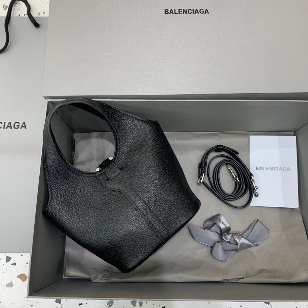 Ba*len*cia*ga locker mini