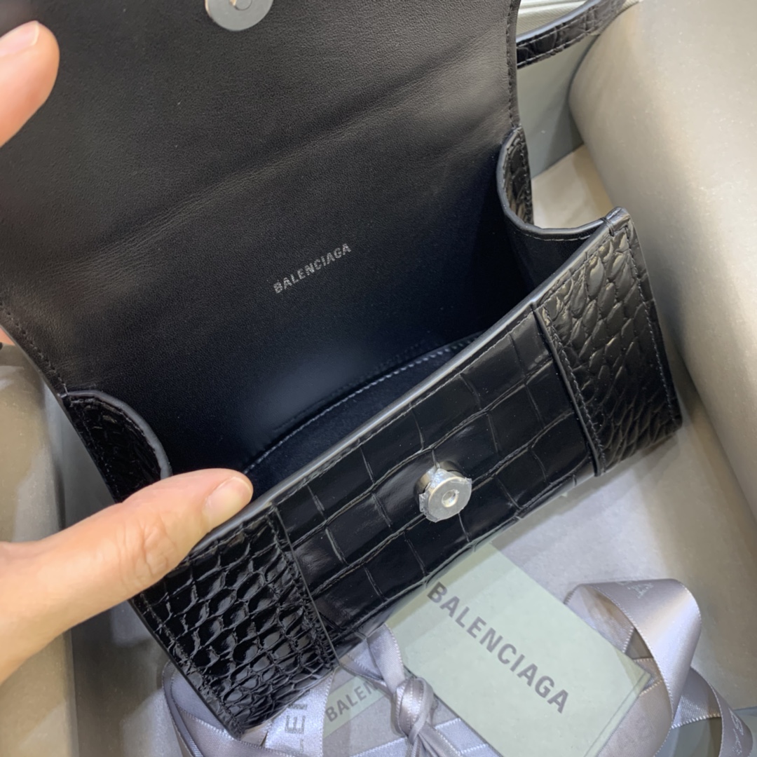 Ba*len*cia*ga hourglass bag