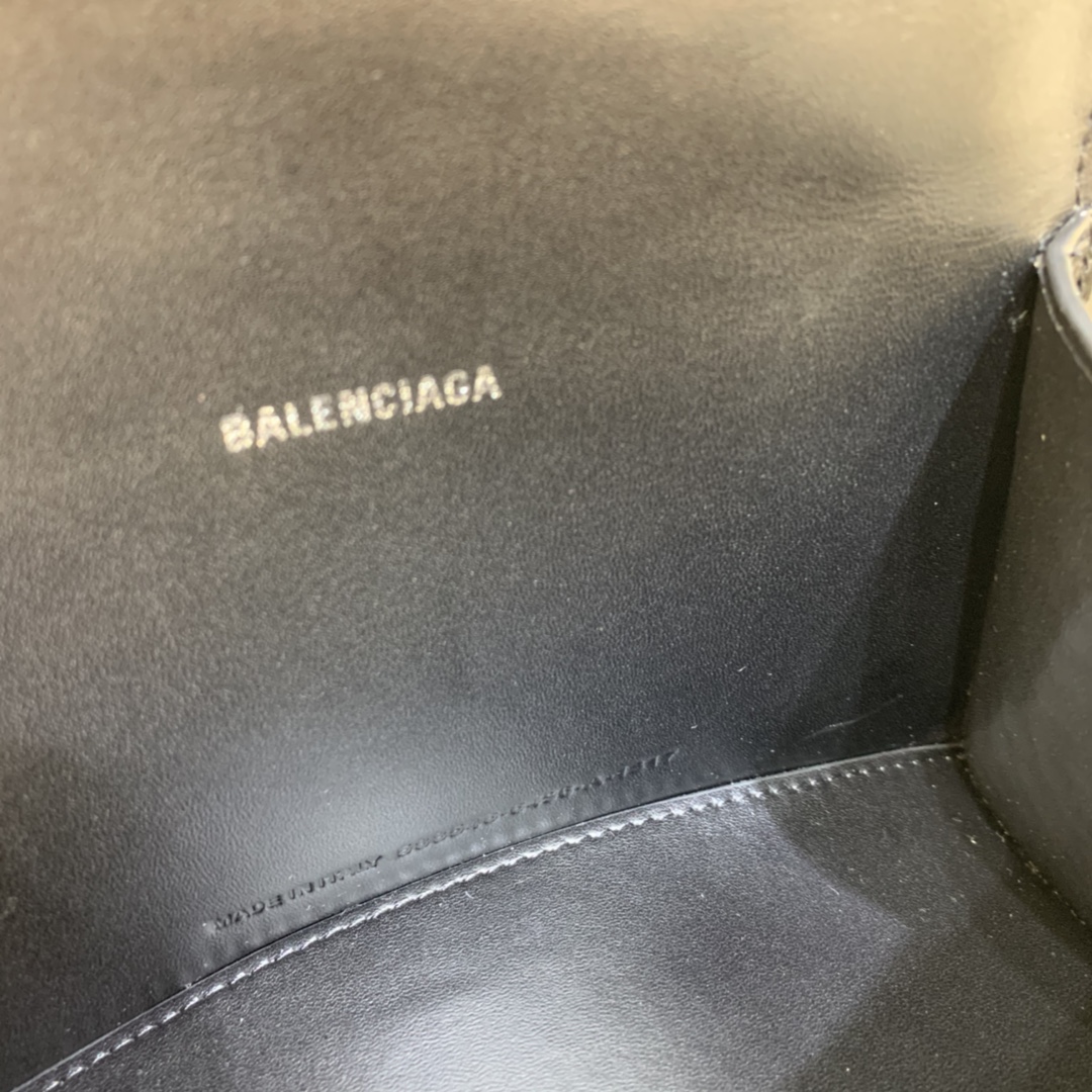 Ba*len*cia*ga hourglass bag