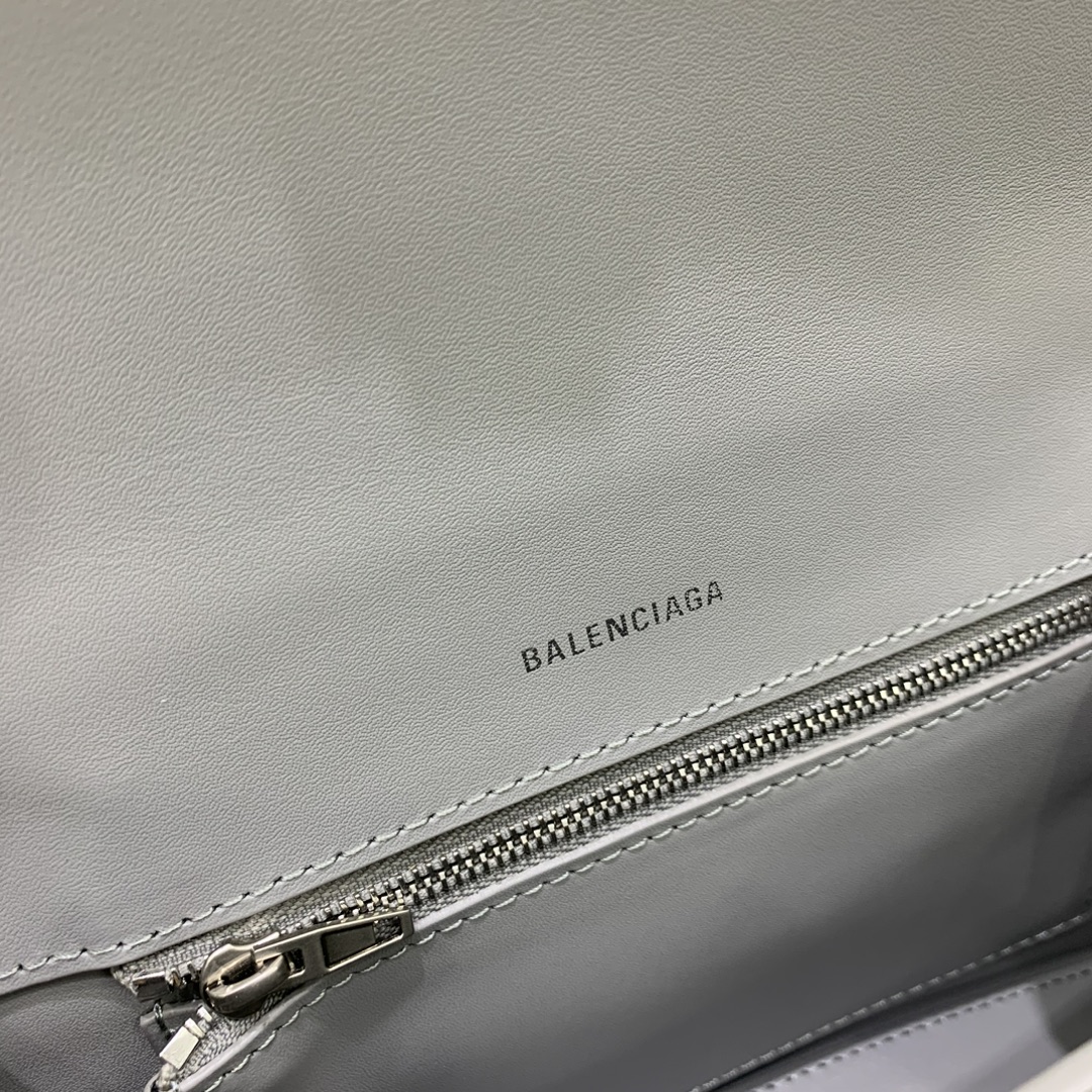 Ba*len*cia*ga hourglass bag