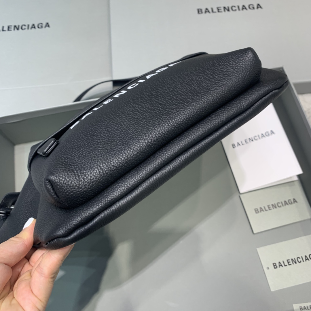 Ba*len*cia*ga waist bag