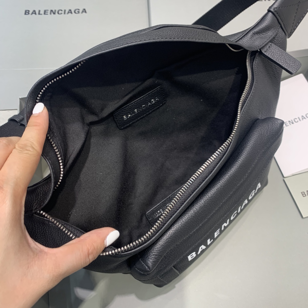 Ba*len*cia*ga waist bag