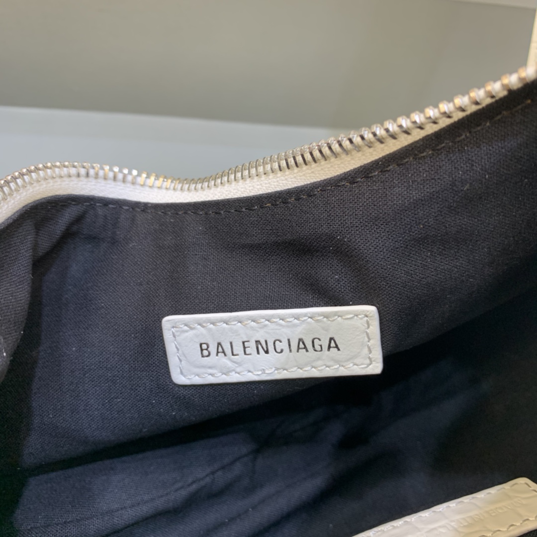 Ba*len*cia*ga le cagole