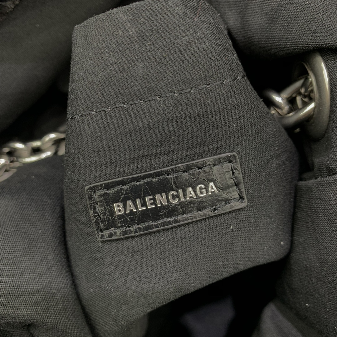 Ba*len*cia*ga le monaco medium