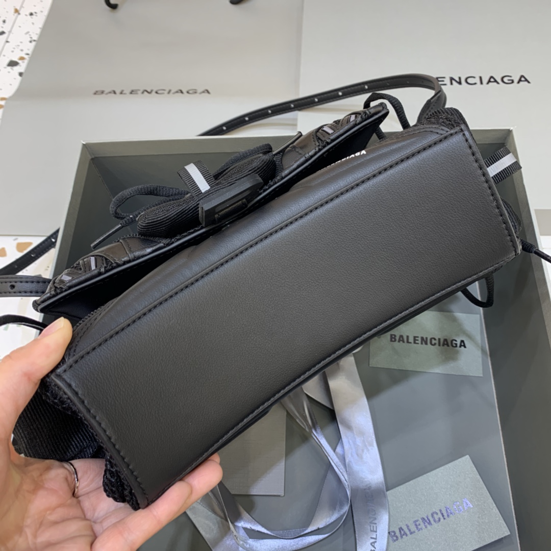 Ba*len*cia*ga hourglass bag