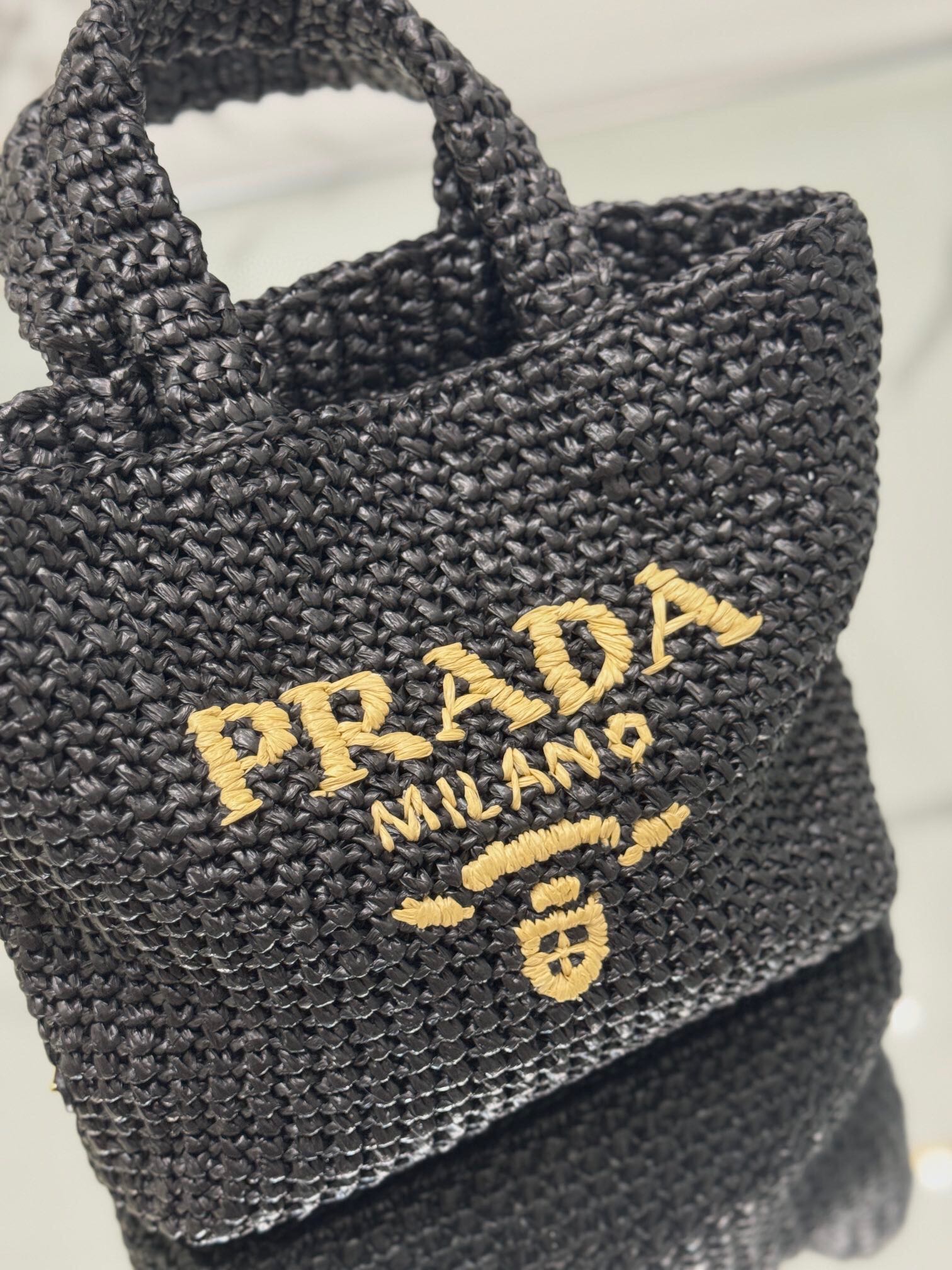 Pra*a small crochet tote bag