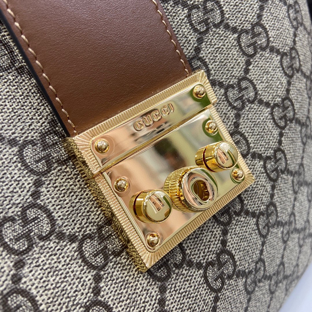G*u*i padlock gg medium shoulder bag