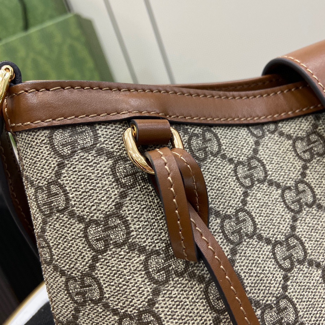 G*u*i padlock gg medium shoulder bag