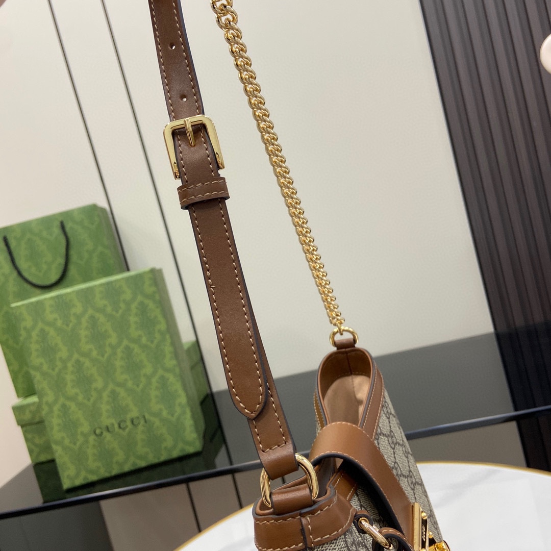 G*u*i padlock gg medium shoulder bag