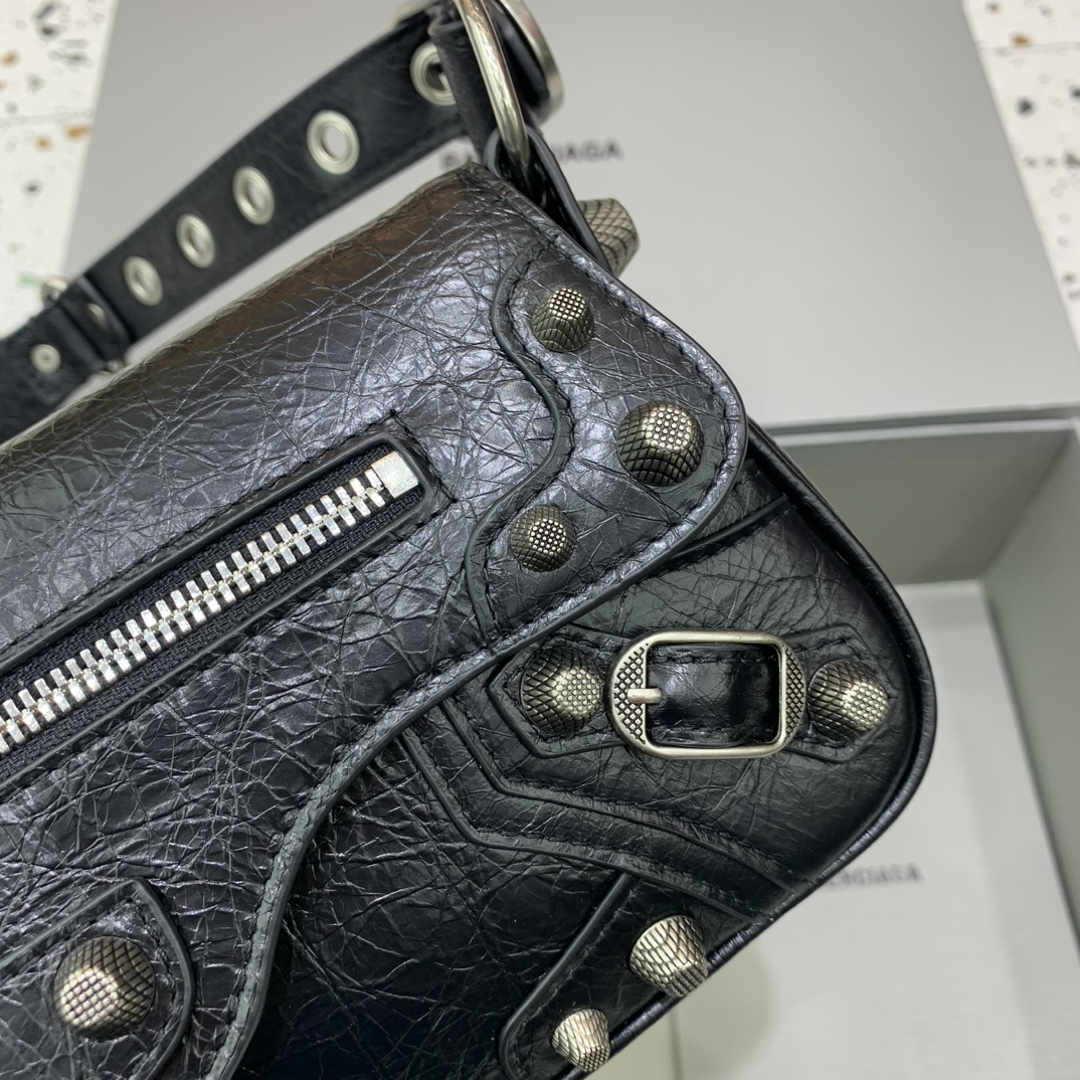 Balenciag Spring 24 · Le cagole Large Bag