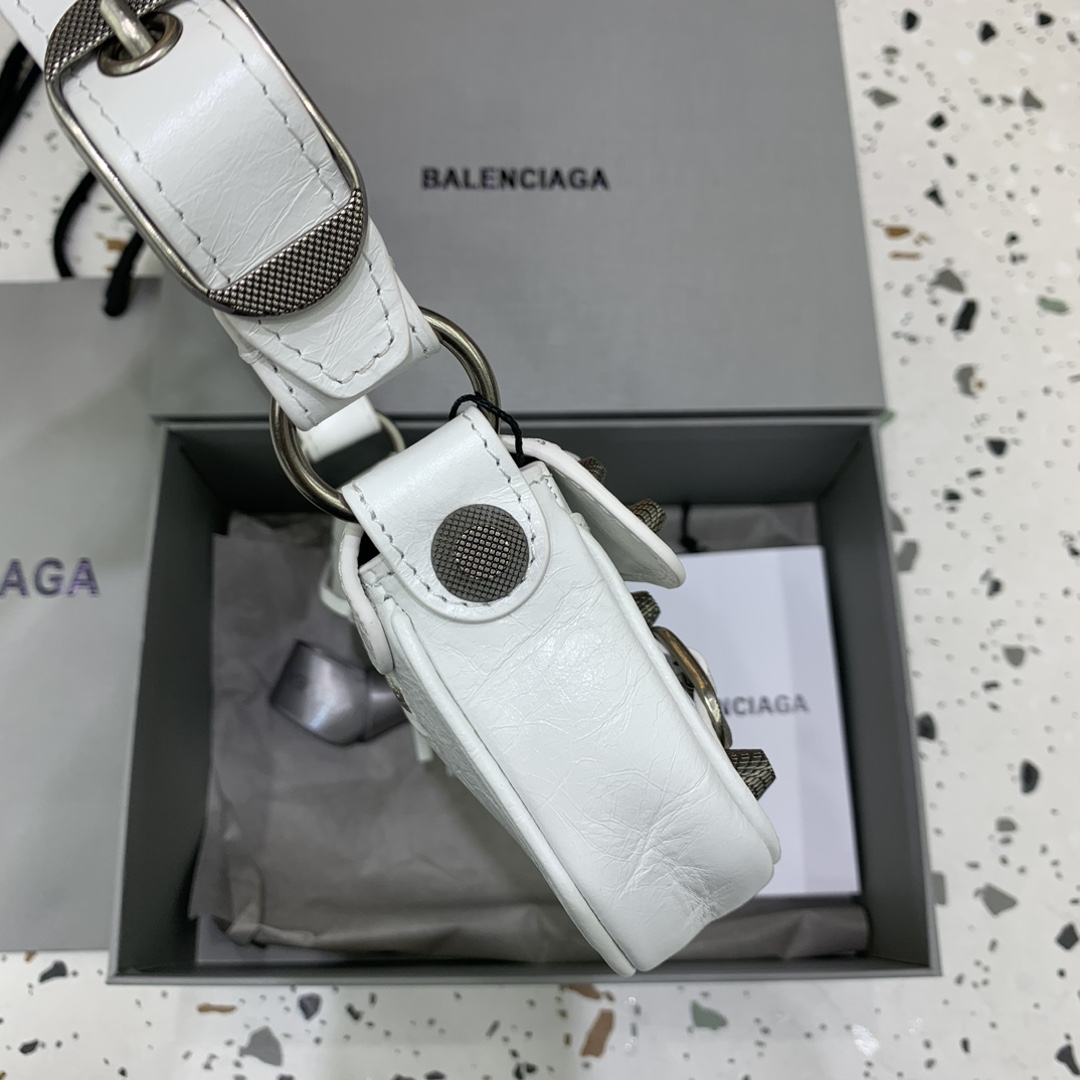 Balenciag Spring 24 · Le cagole Large Bag