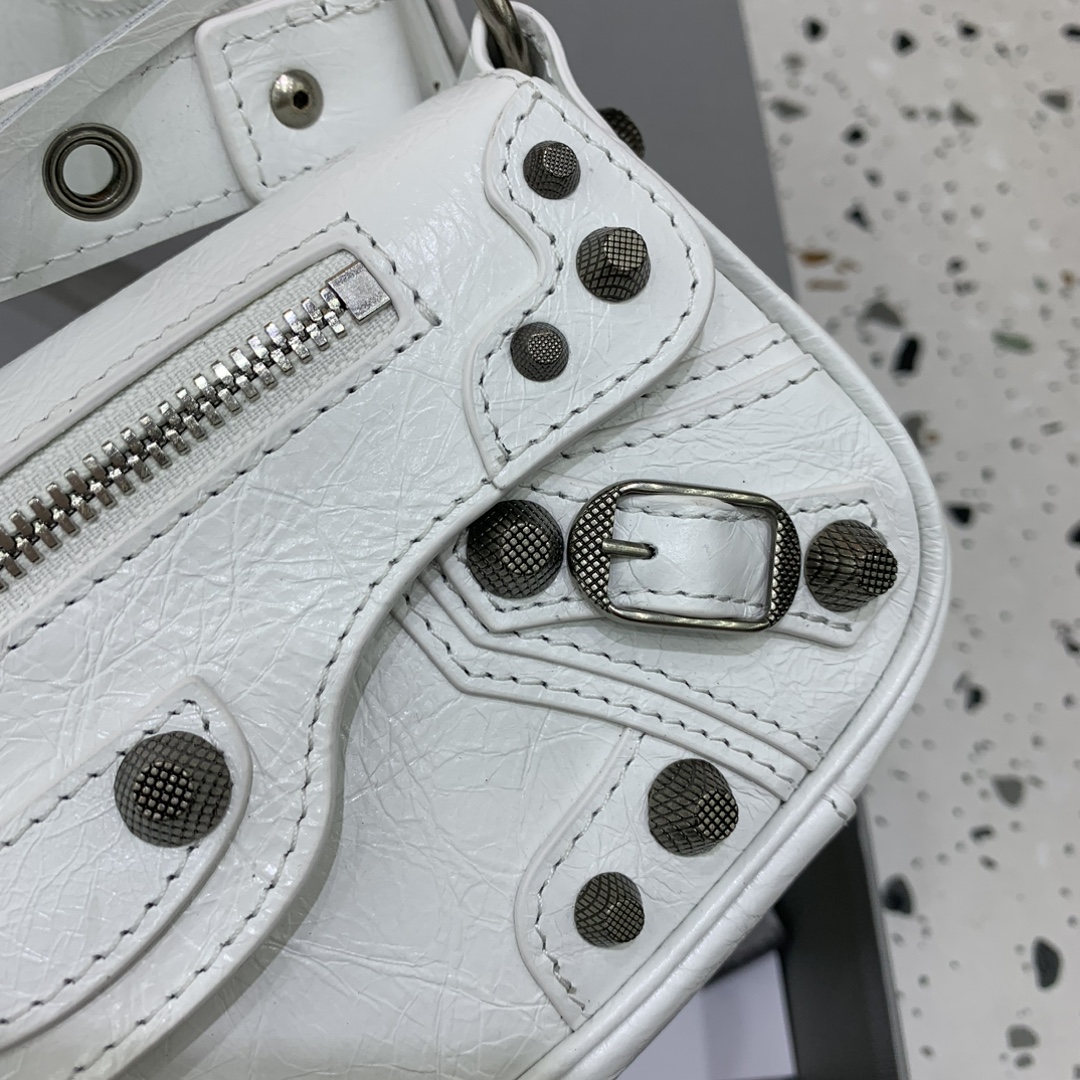 Balenciag Spring 24 · Le cagole Large Bag