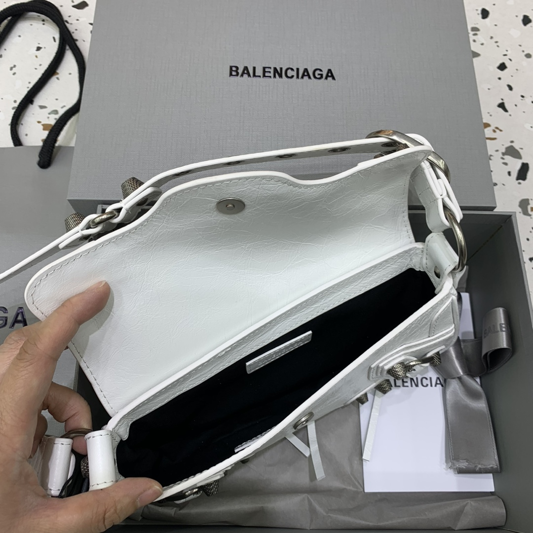 Balenciag Spring 24 · Le cagole Large Bag