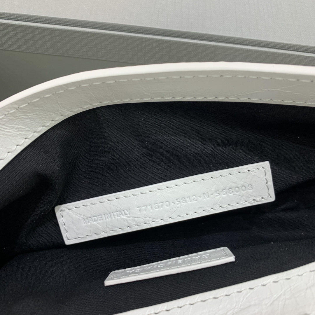 Balenciag Spring 24 · Le cagole Large Bag