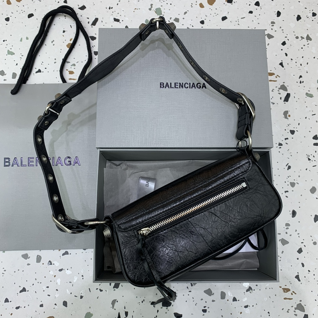Balenciag Spring 24 · Le cagole Small Bag