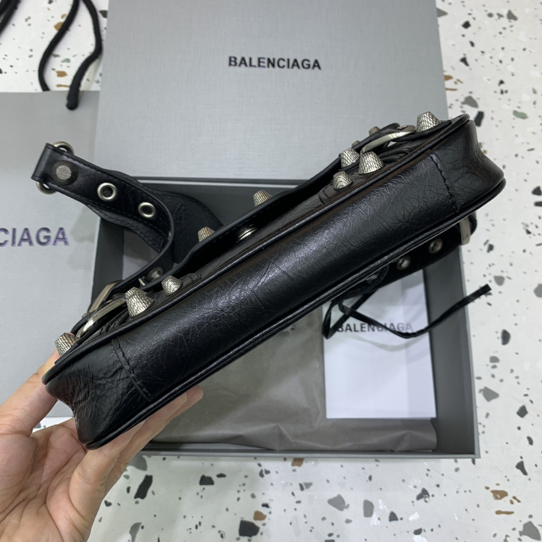 Balenciag Spring 24 · Le cagole Small Bag