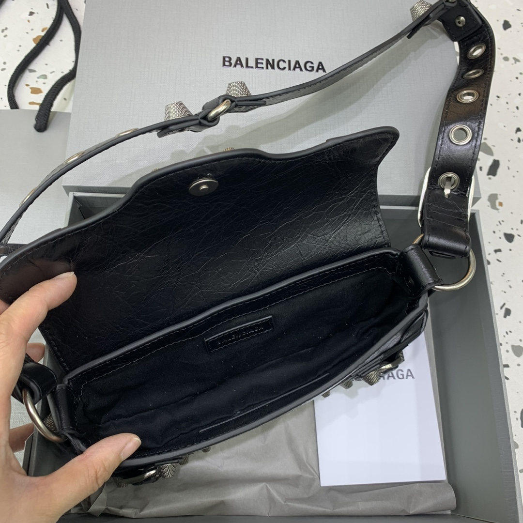 Balenciag Spring 24 · Le cagole Small Bag