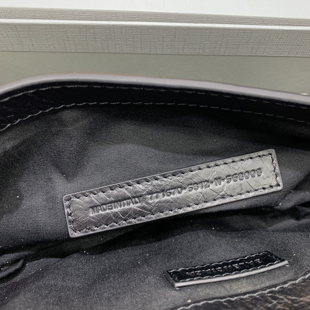 Balenciag Spring 24 · Le cagole Small Bag