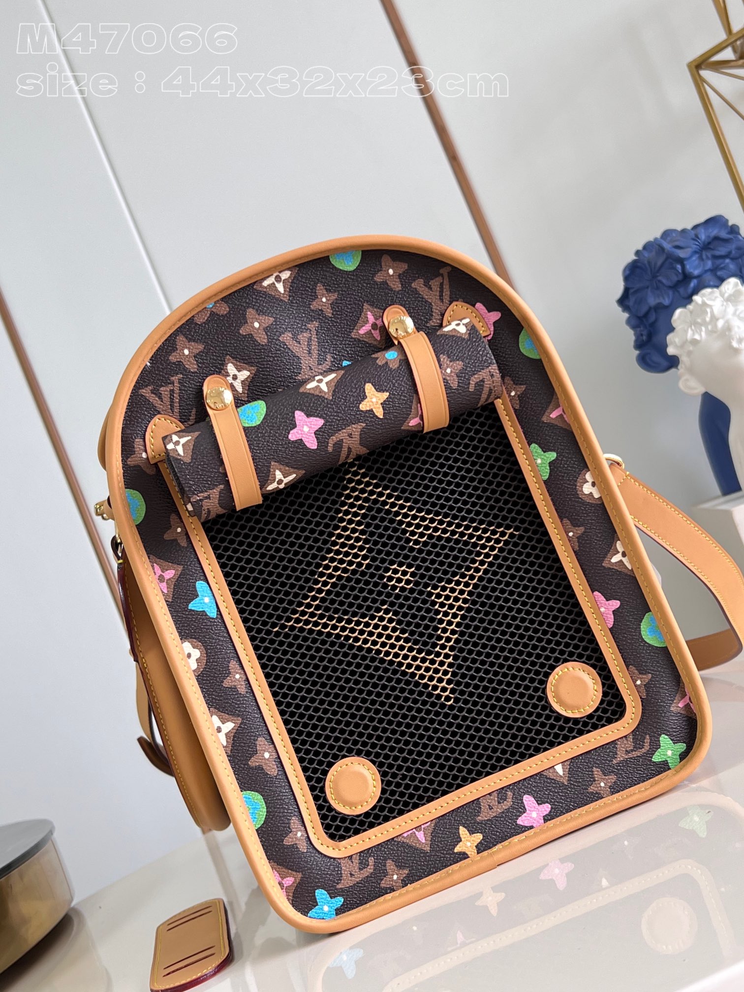 l**is V*t*n dog  bag