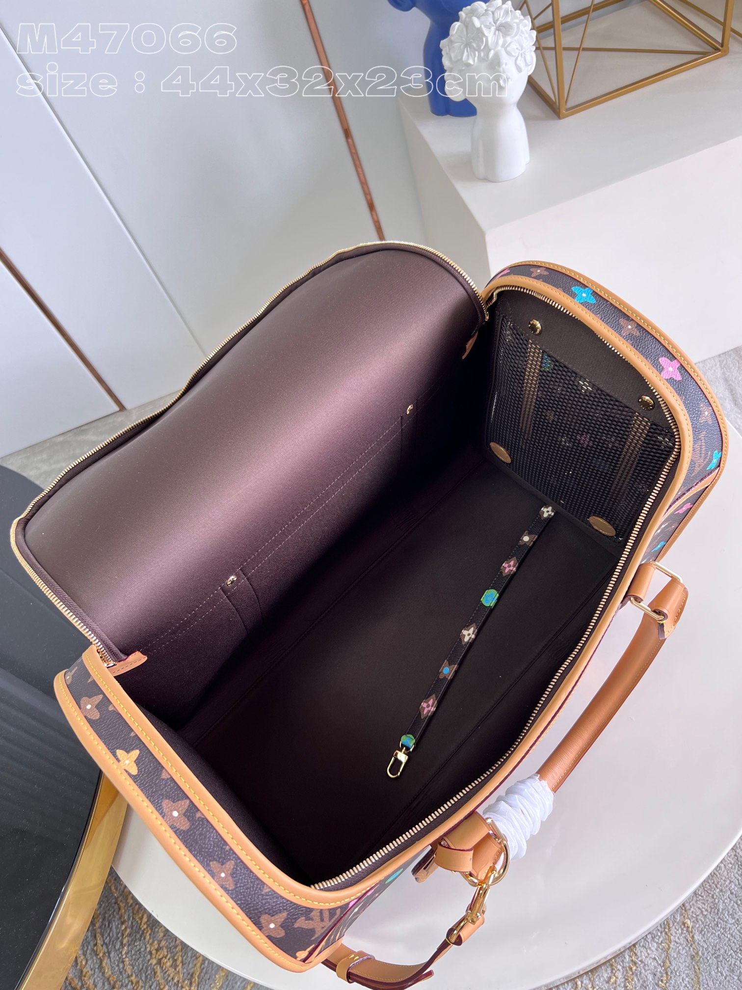 l**is V*t*n dog  bag