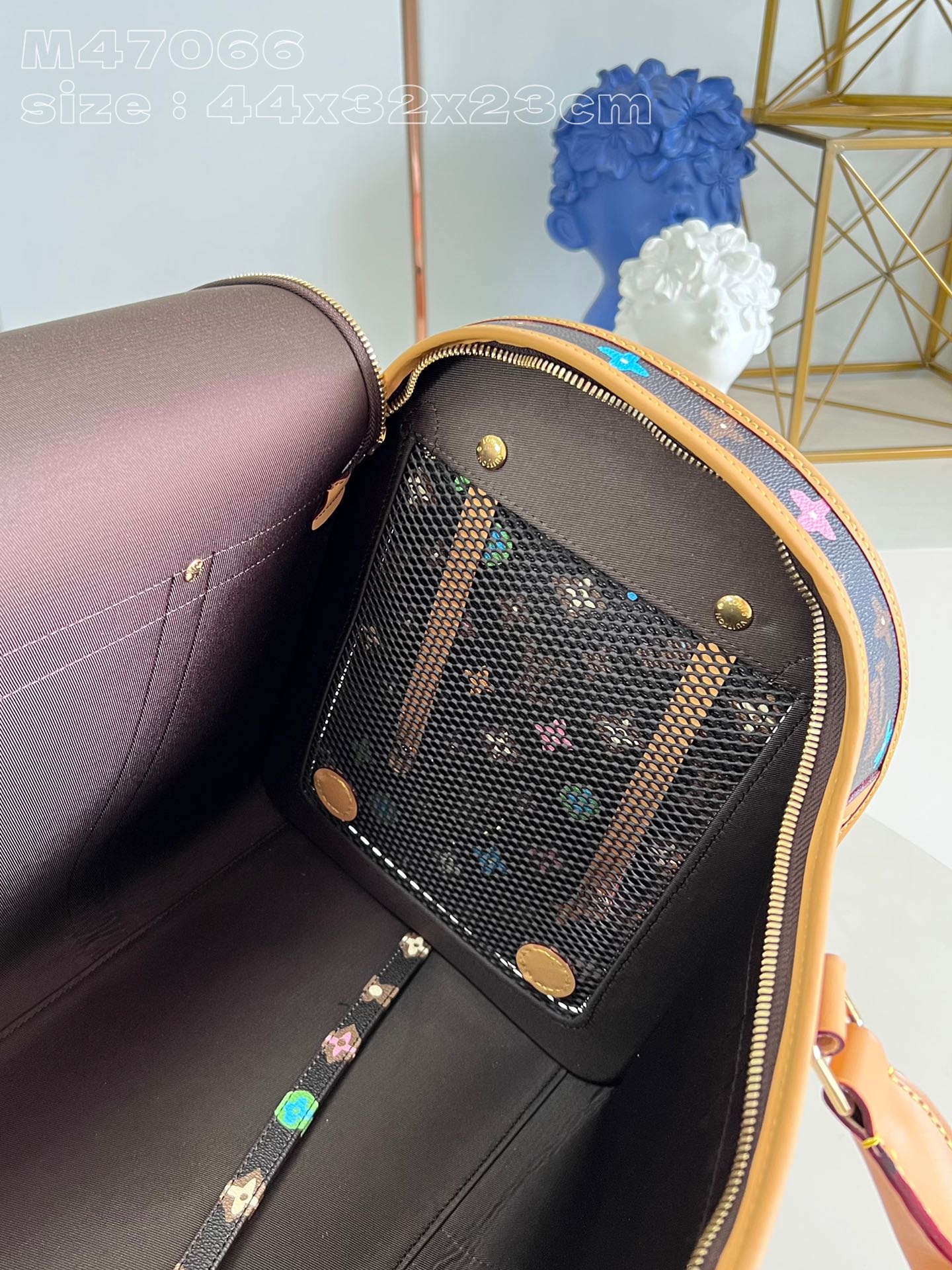 l**is V*t*n dog  bag