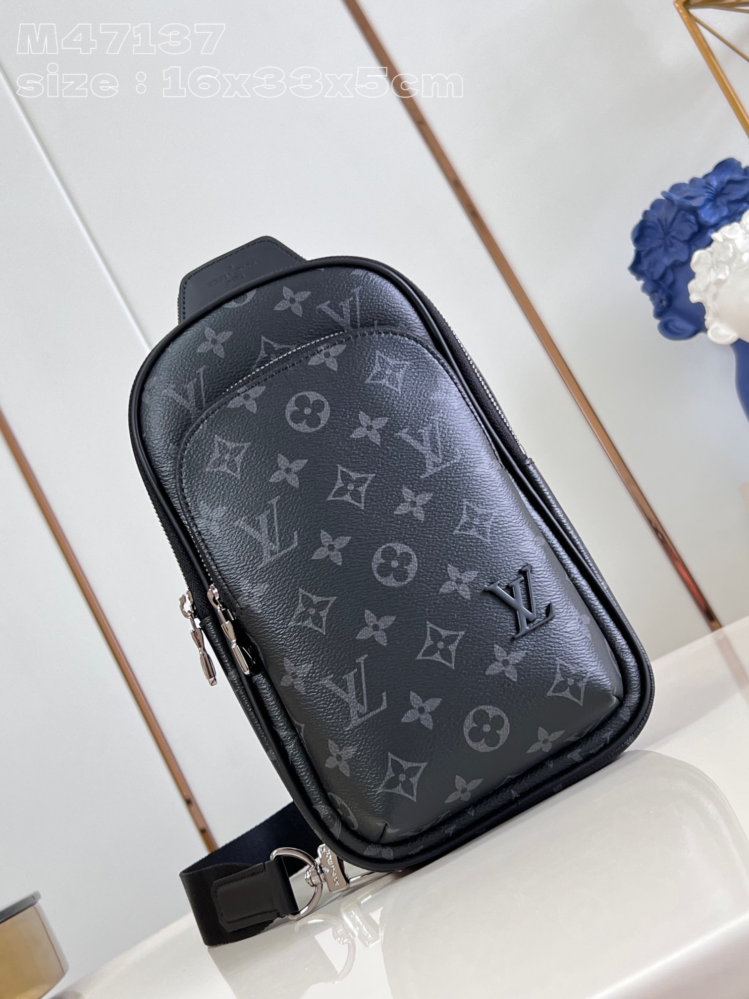 l**is V*t*n avenue slingbag pm