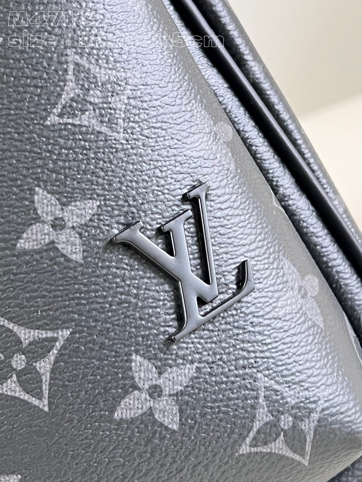 l**is V*t*n avenue slingbag pm