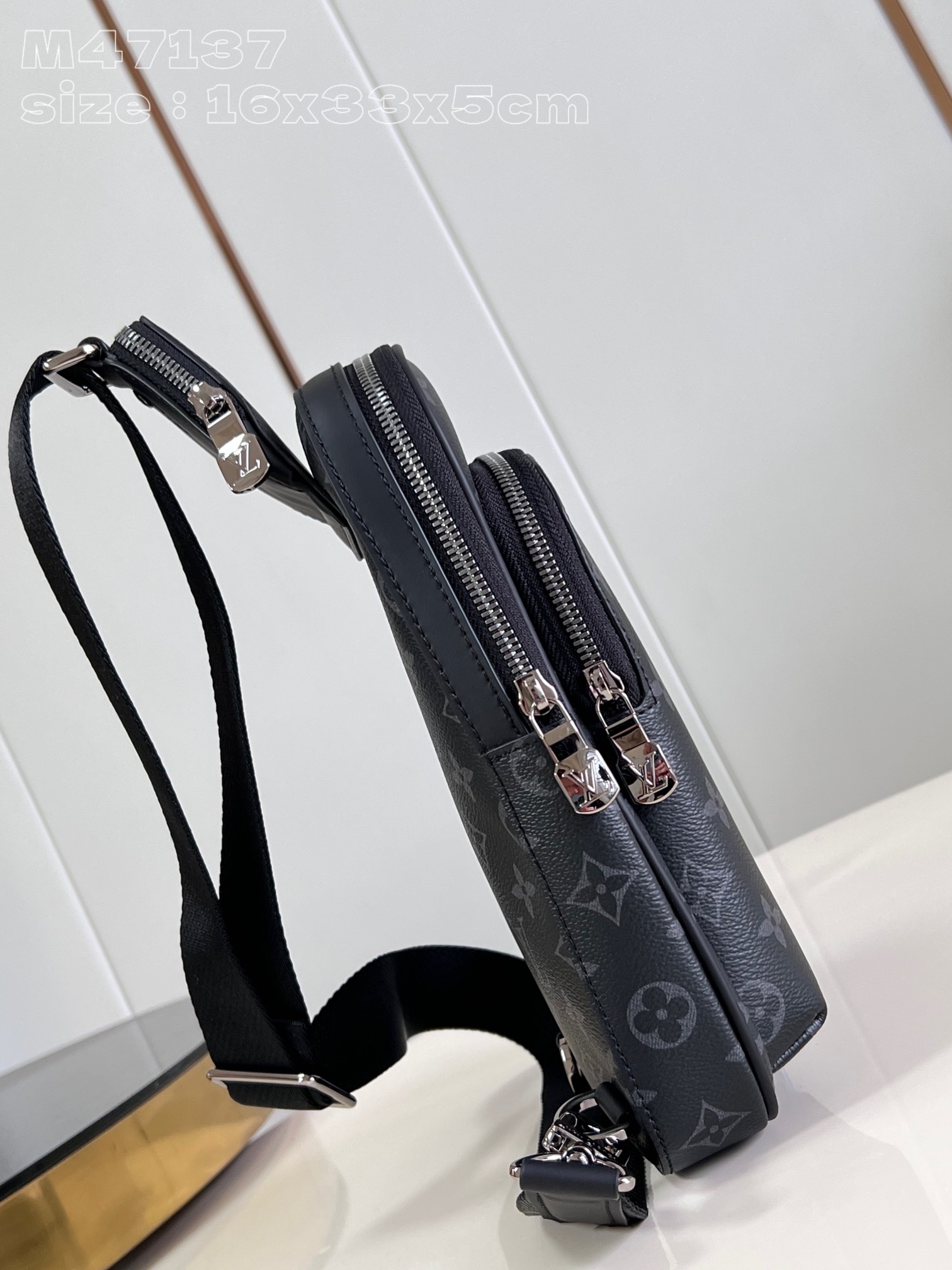l**is V*t*n avenue slingbag pm