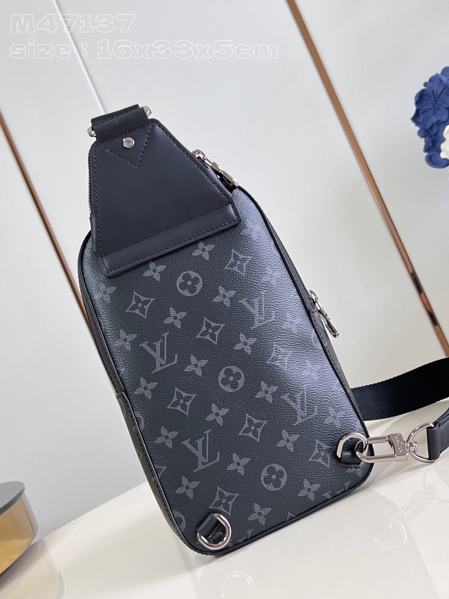 l**is V*t*n avenue slingbag pm
