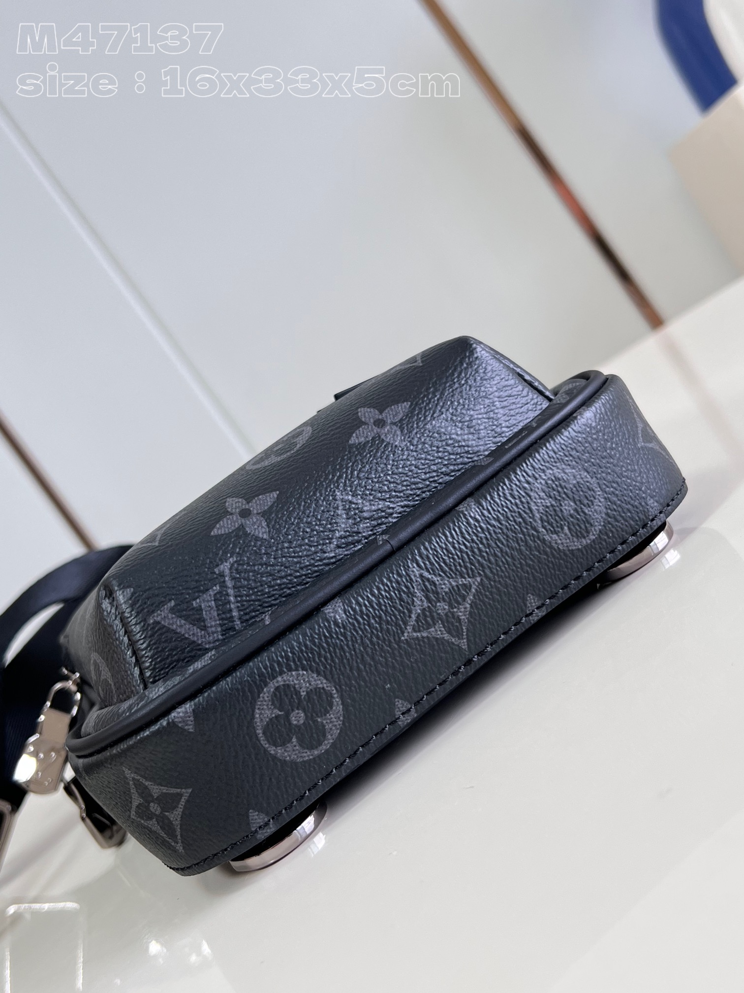 l**is V*t*n avenue slingbag pm