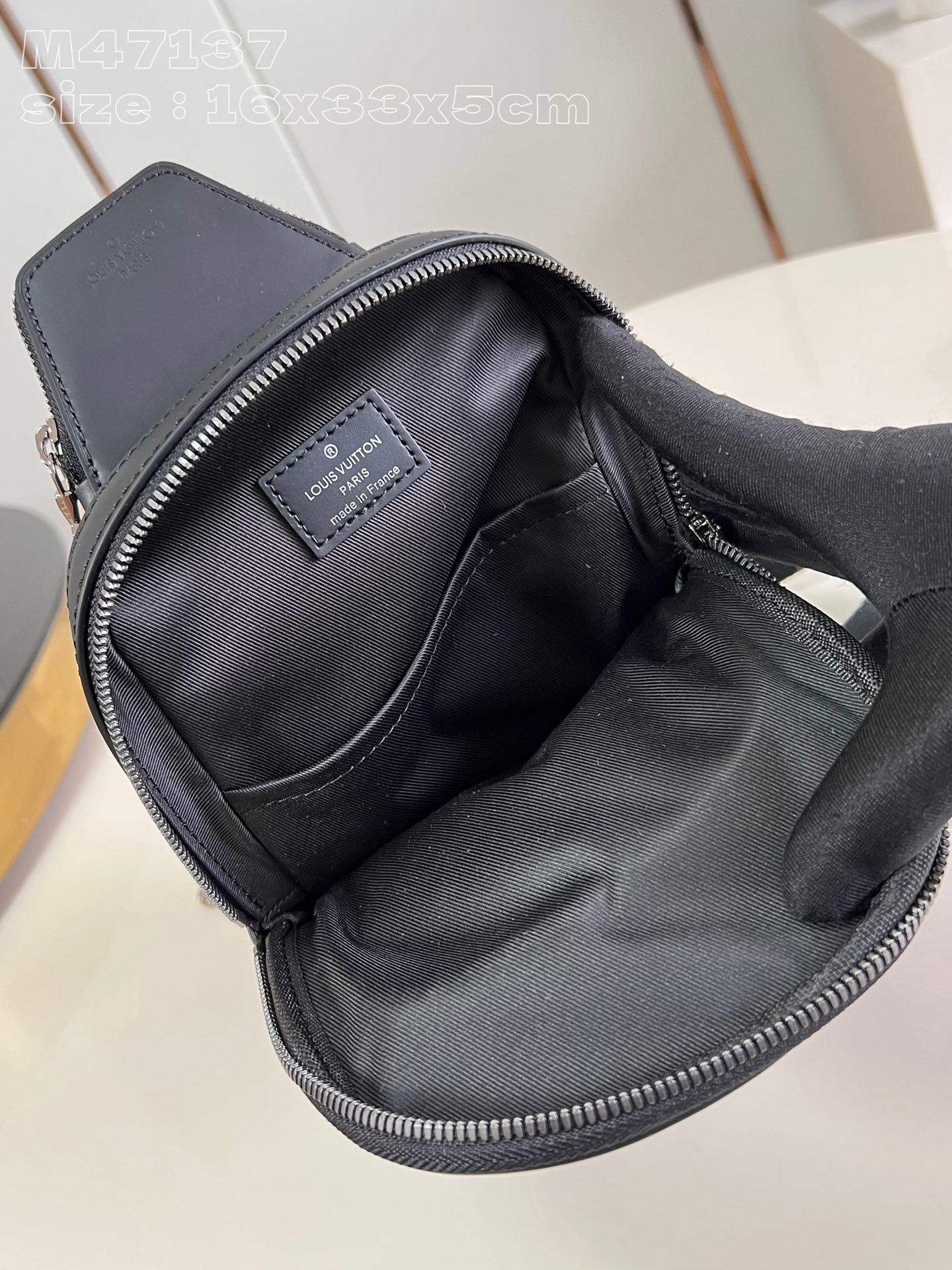 l**is V*t*n avenue slingbag pm