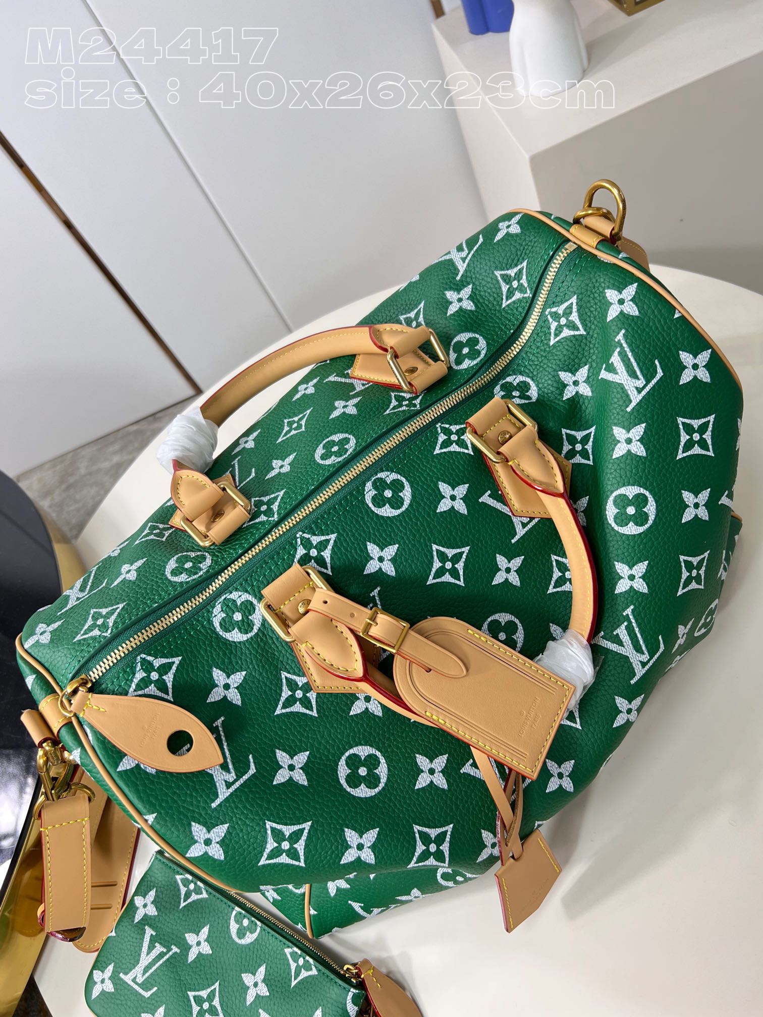 l**is V*t*n speedy p9 bandoulière 40