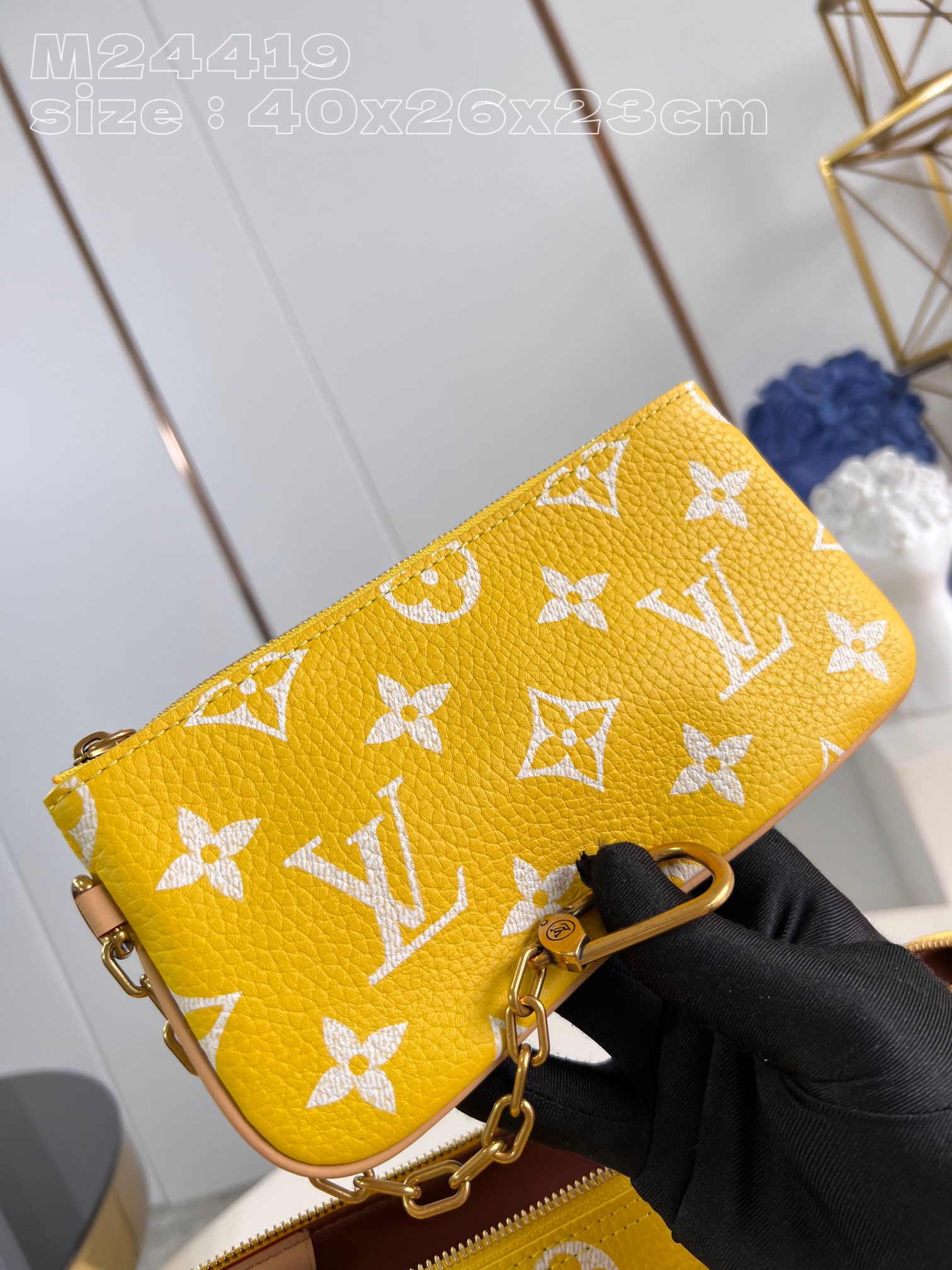 l**is V*t*n speedy p9 bandoulière 40