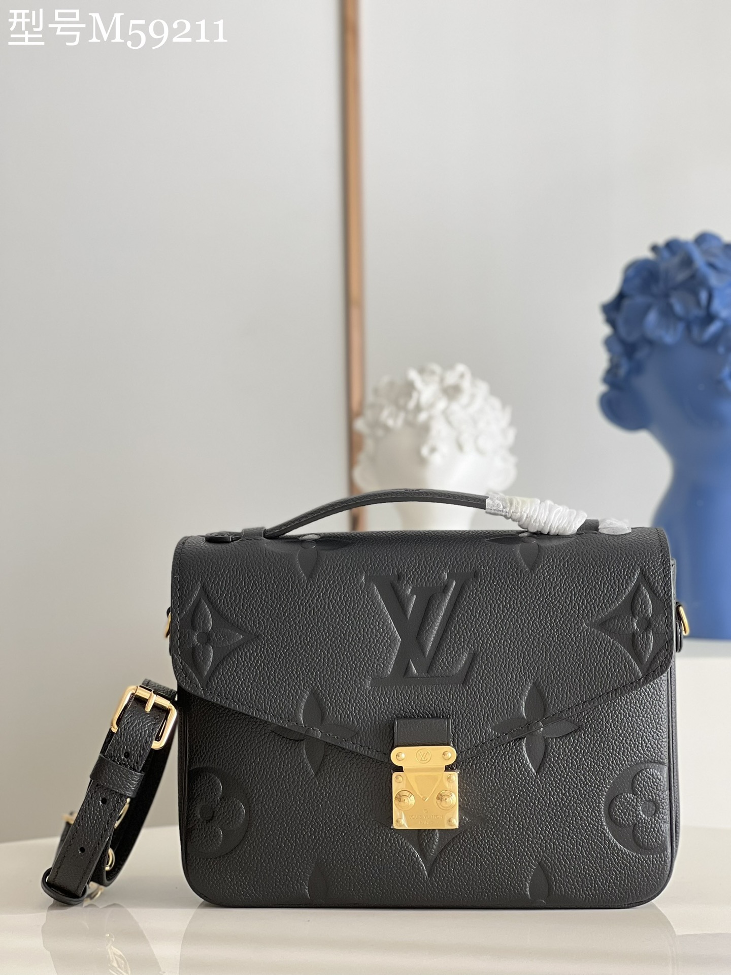 l**is V*t*n pochette metis bag