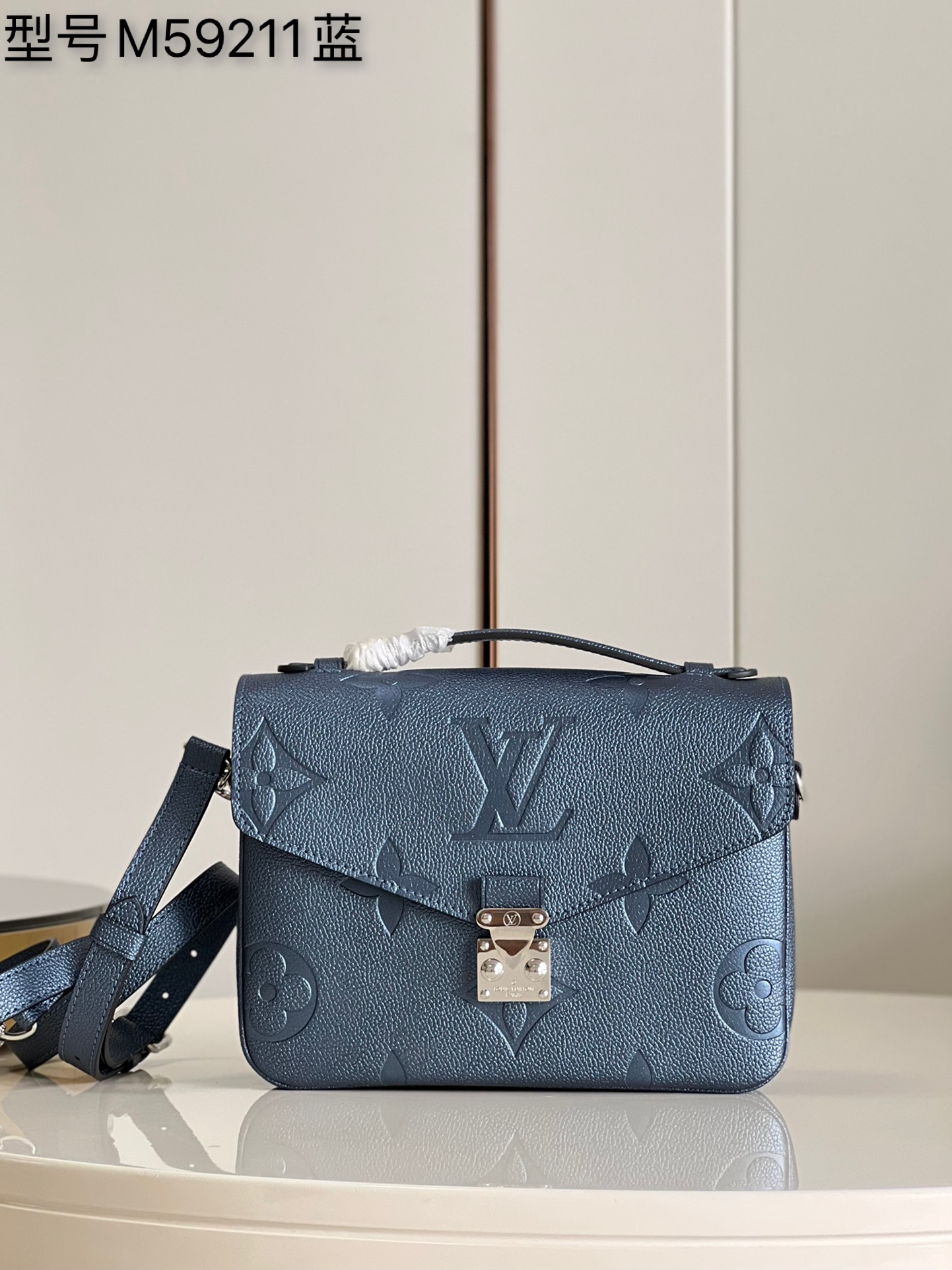 l**is V*t*n pochette metis bag