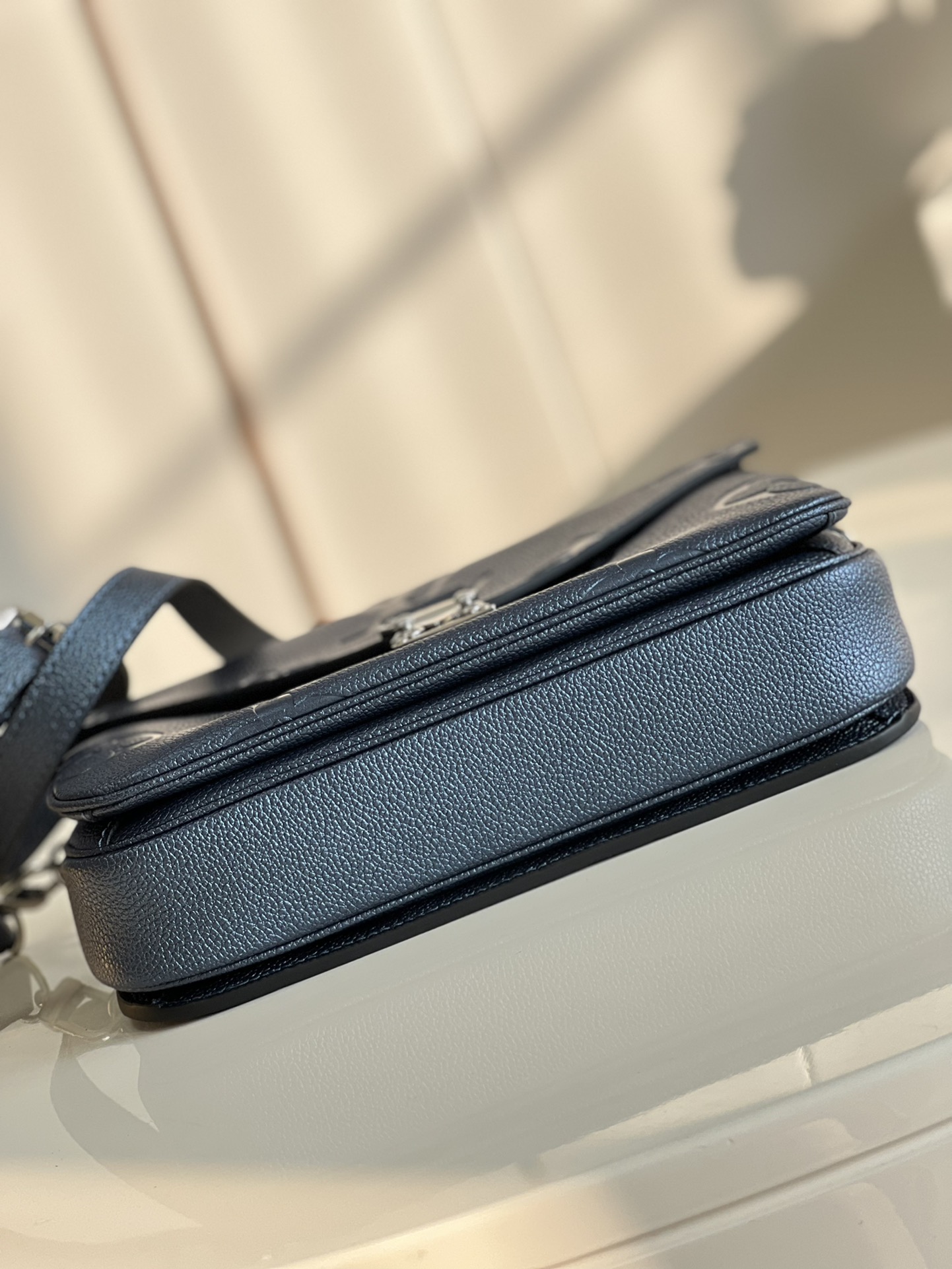 l**is V*t*n pochette metis bag