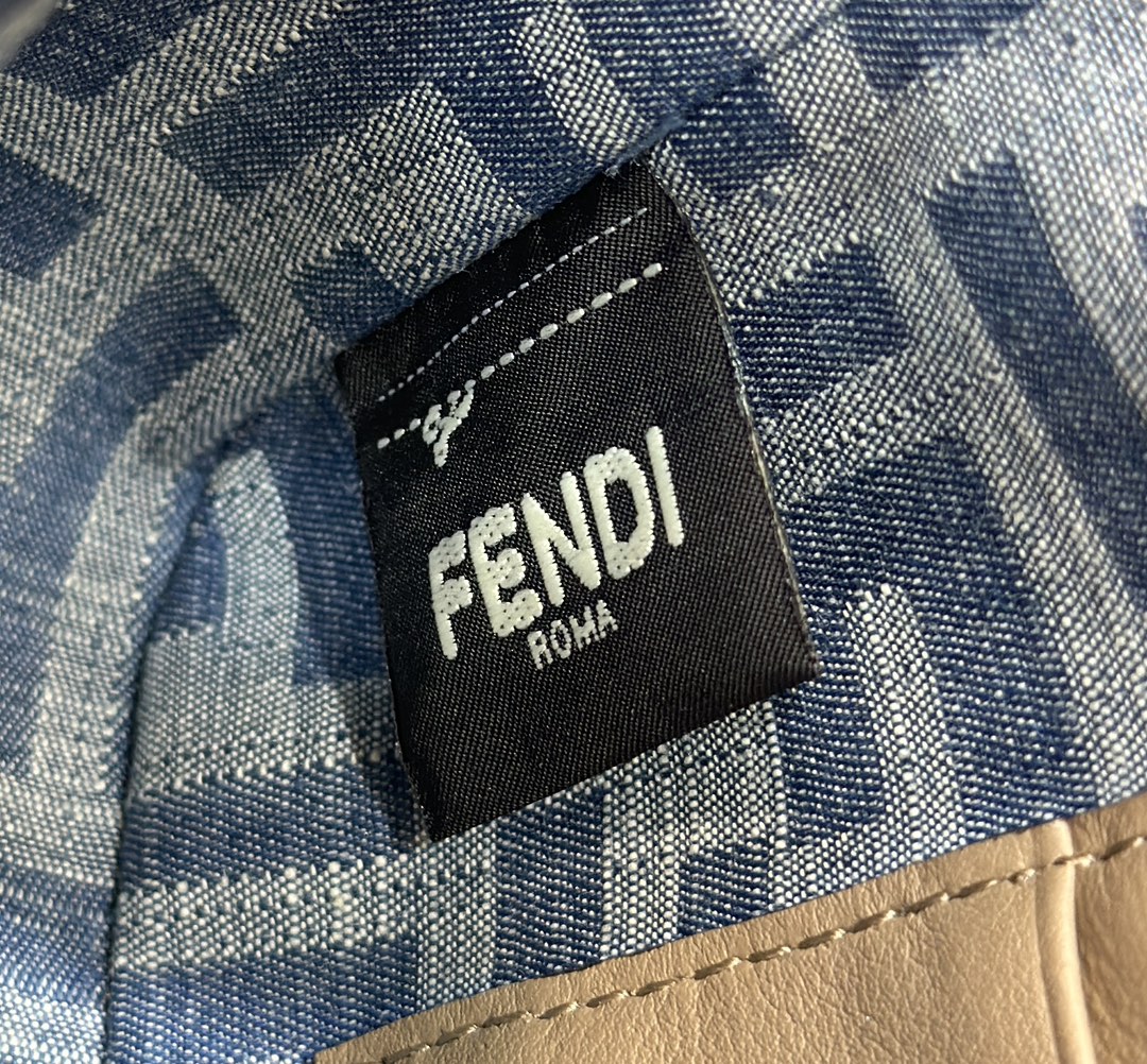 F**di baguette small bag