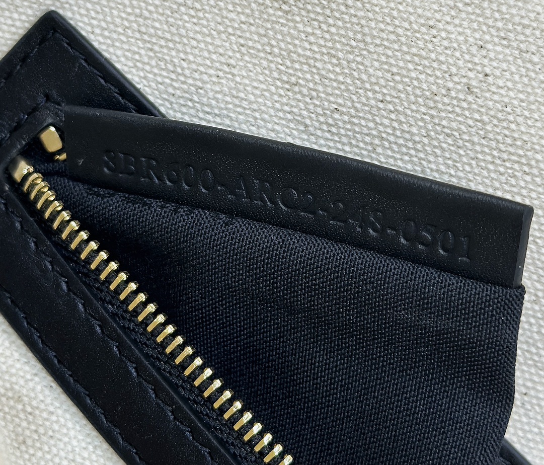 F**di baguette bag