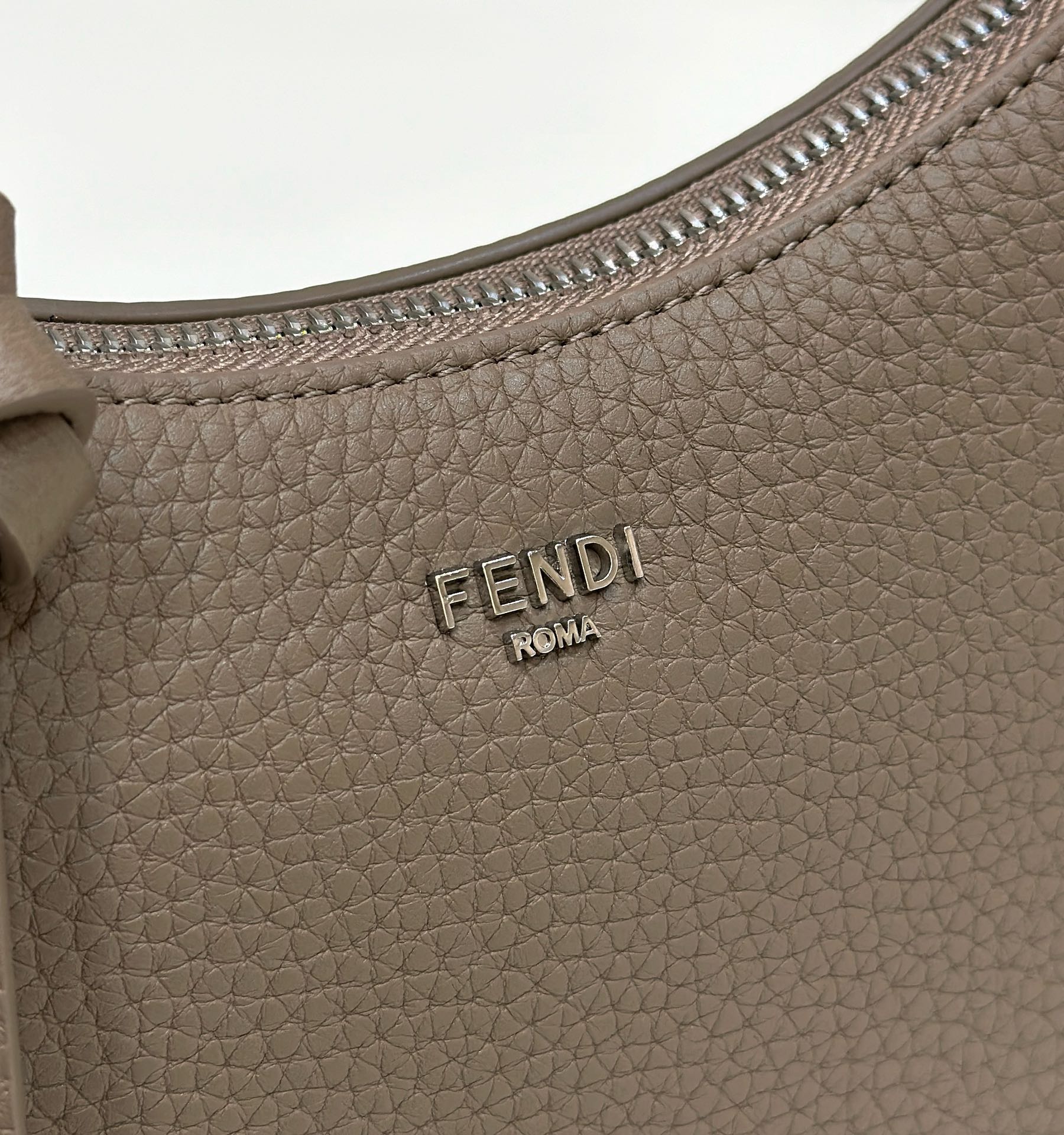F**di mini fendessence