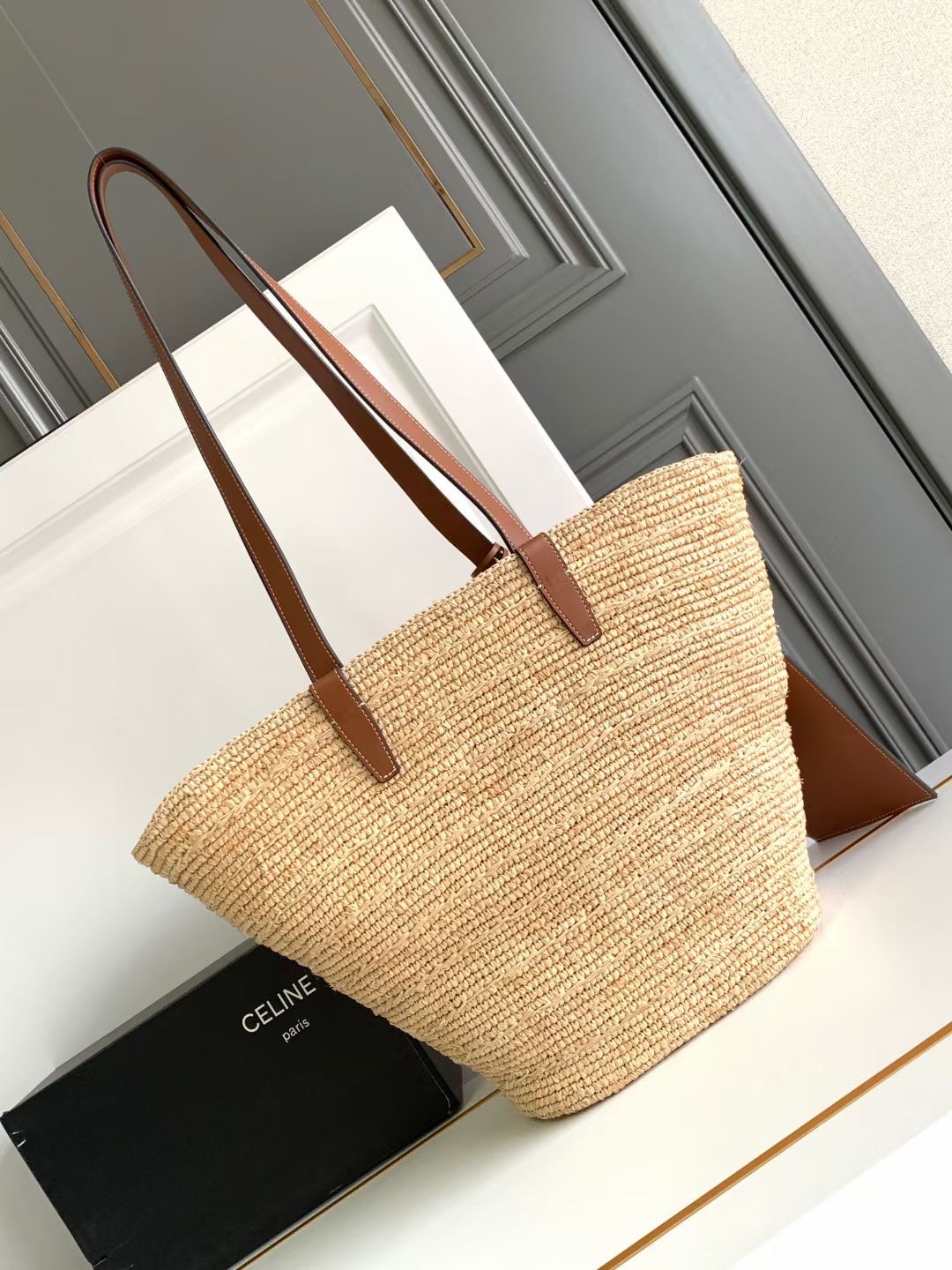 ce**e medium S*pple ce**e classic panier in raffia and calfskin