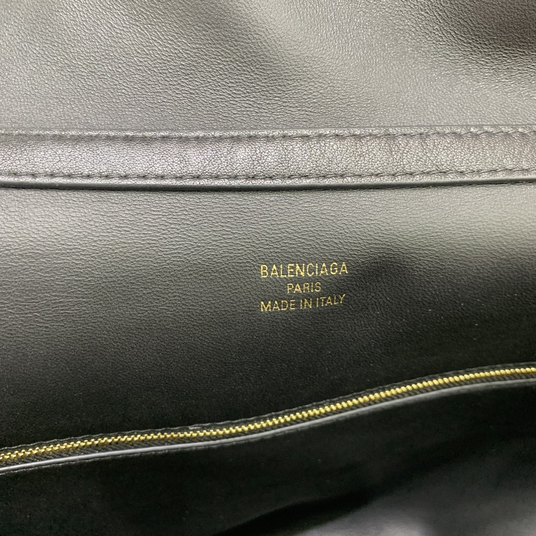 Ba*len*cia*ga rodeo large