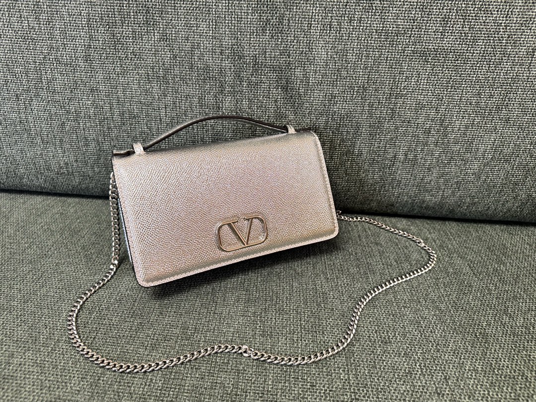 Valentino Garavani Vring WOC Chain Bag