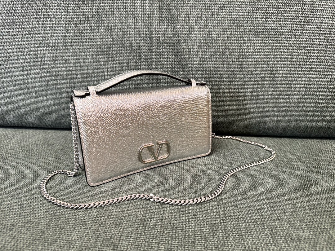 Valentino Garavani Vring WOC Chain Bag