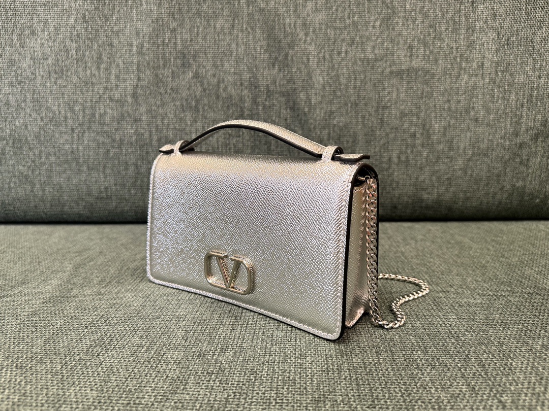 Valentino Garavani Vring WOC Chain Bag