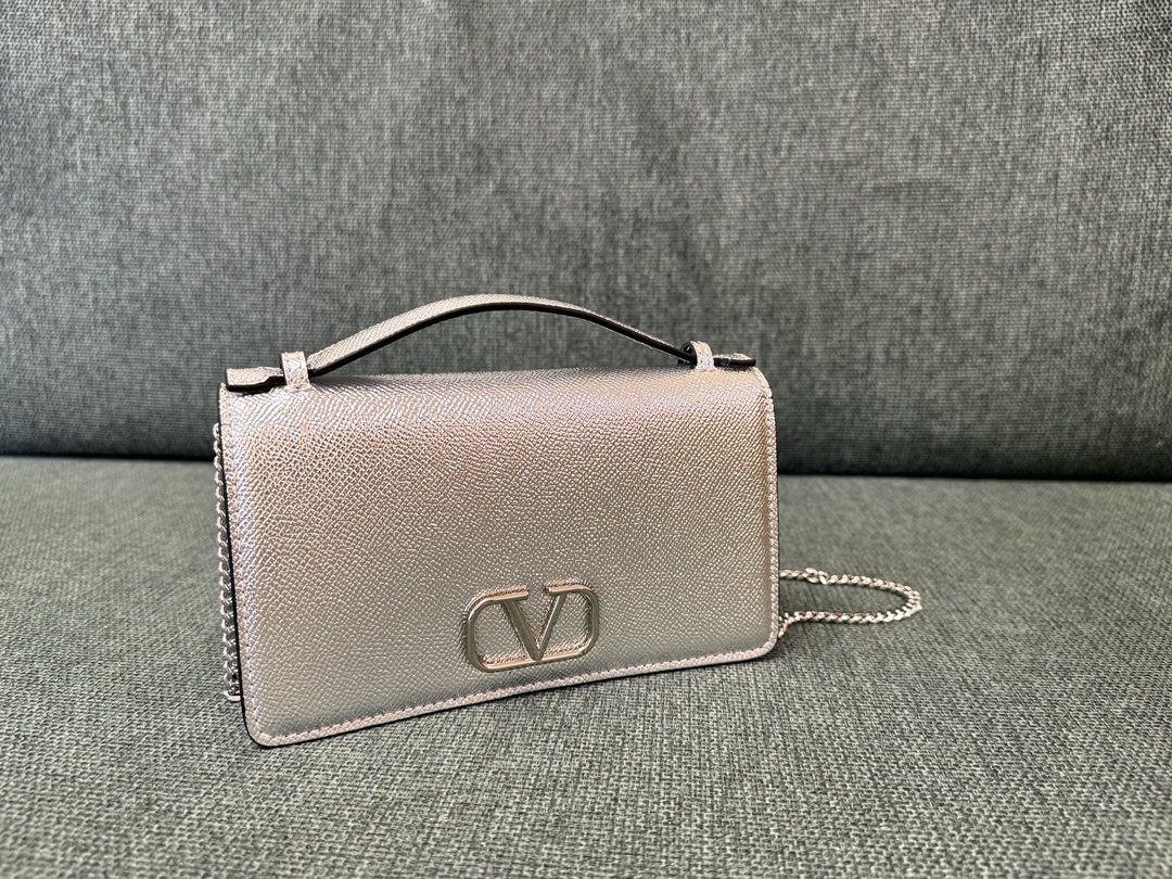 Valentino Garavani Vring WOC Chain Bag