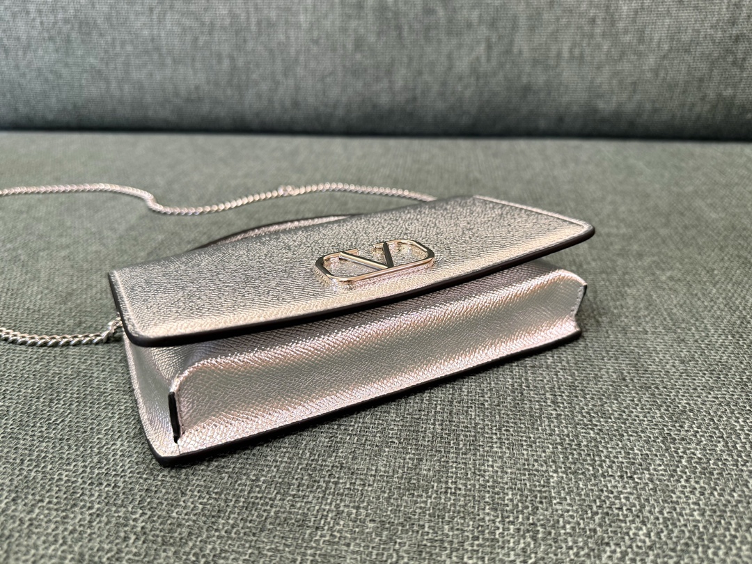 Valentino Garavani Vring WOC Chain Bag