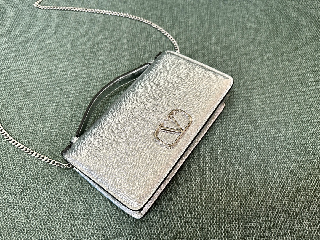 Valentino Garavani Vring WOC Chain Bag