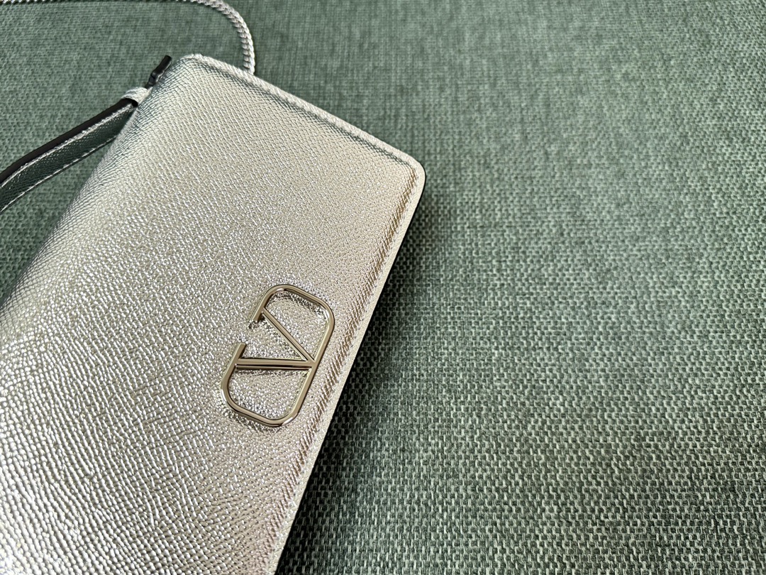 Valentino Garavani Vring WOC Chain Bag
