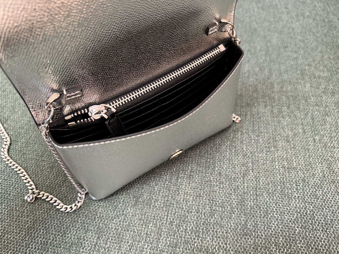 Valentino Garavani Vring WOC Chain Bag