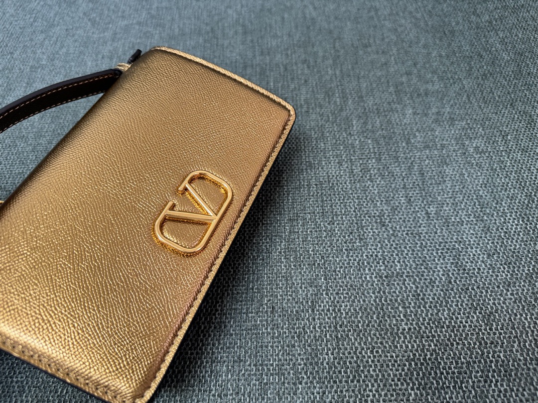 Valentino Garavani Vring WOC Chain Bag